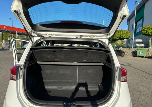 Hyundai ix20 cena 38900 przebieg: 109200, rok produkcji 2015 z Wałbrzych małe 254